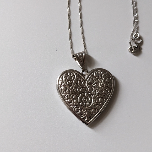 10K Solid White Gold Filigree Heart Necklace + Chain 18.5” 3.10g Pendant - Picture 5 of 11